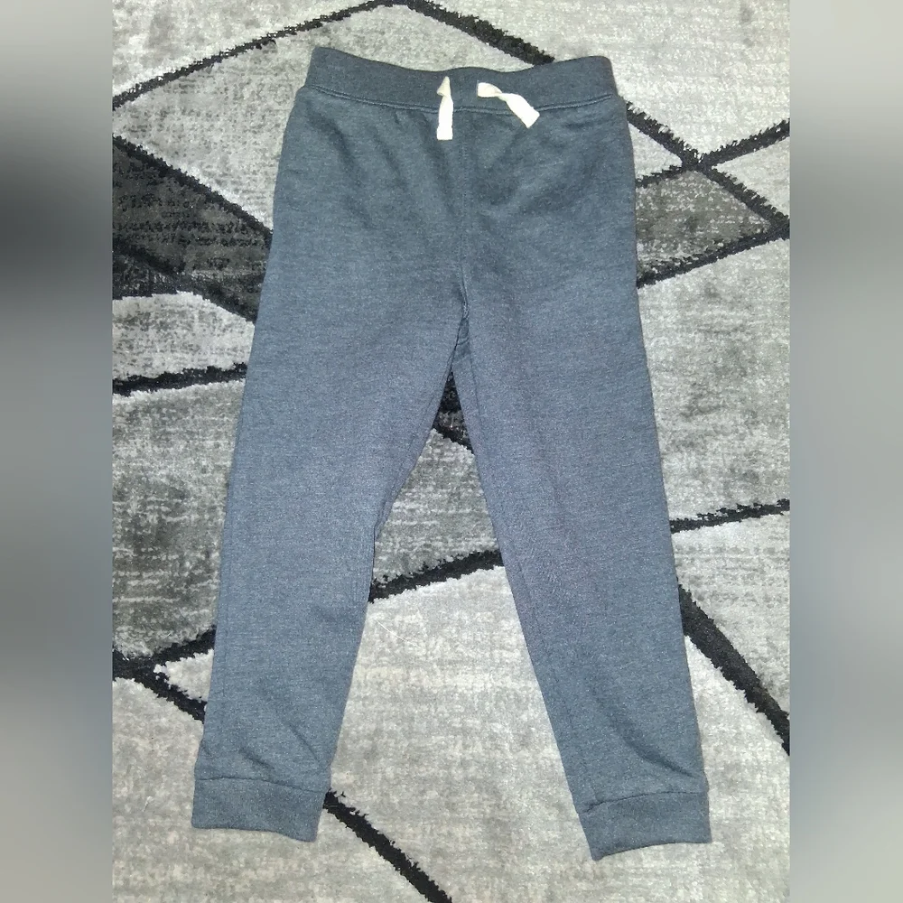 EUC Children's Place Size 5T Black Kids Fleece Jogger Pants!!